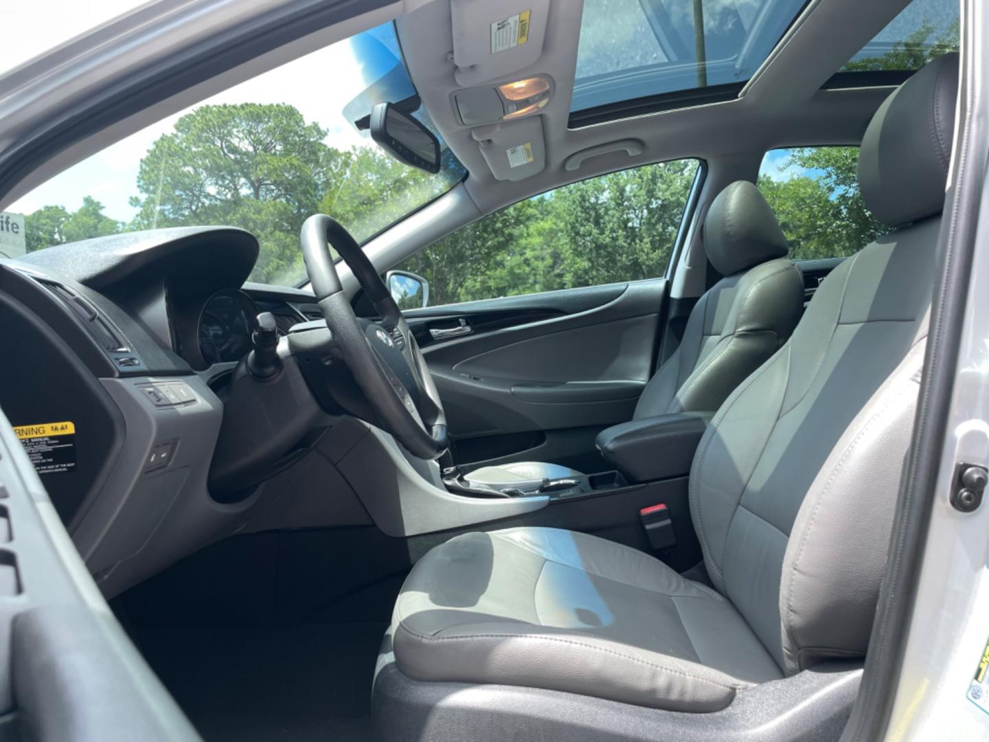 2013 SILVER HYUNDAI SONATA SE (5NPEC4AC6DH) with an 2.4L engine, Automatic transmission, located at 5103 Dorchester Rd., Charleston, SC, 29418-5607, (843) 767-1122, 36.245171, -115.228050 - Clean Interior with Leather, Double Sunroof, Navigation, Backup Camera, CD/AUX/Sat/Bluetooth, Dual Climate Control, Power Everything (windows, locks, seats, mirrors), Heated Seats, Push Button Start, Keyless Entry, Alloy Wheels. Local Trade-in!! Located at New Life Auto Sales! 2023 WINNER for Post - Photo#21